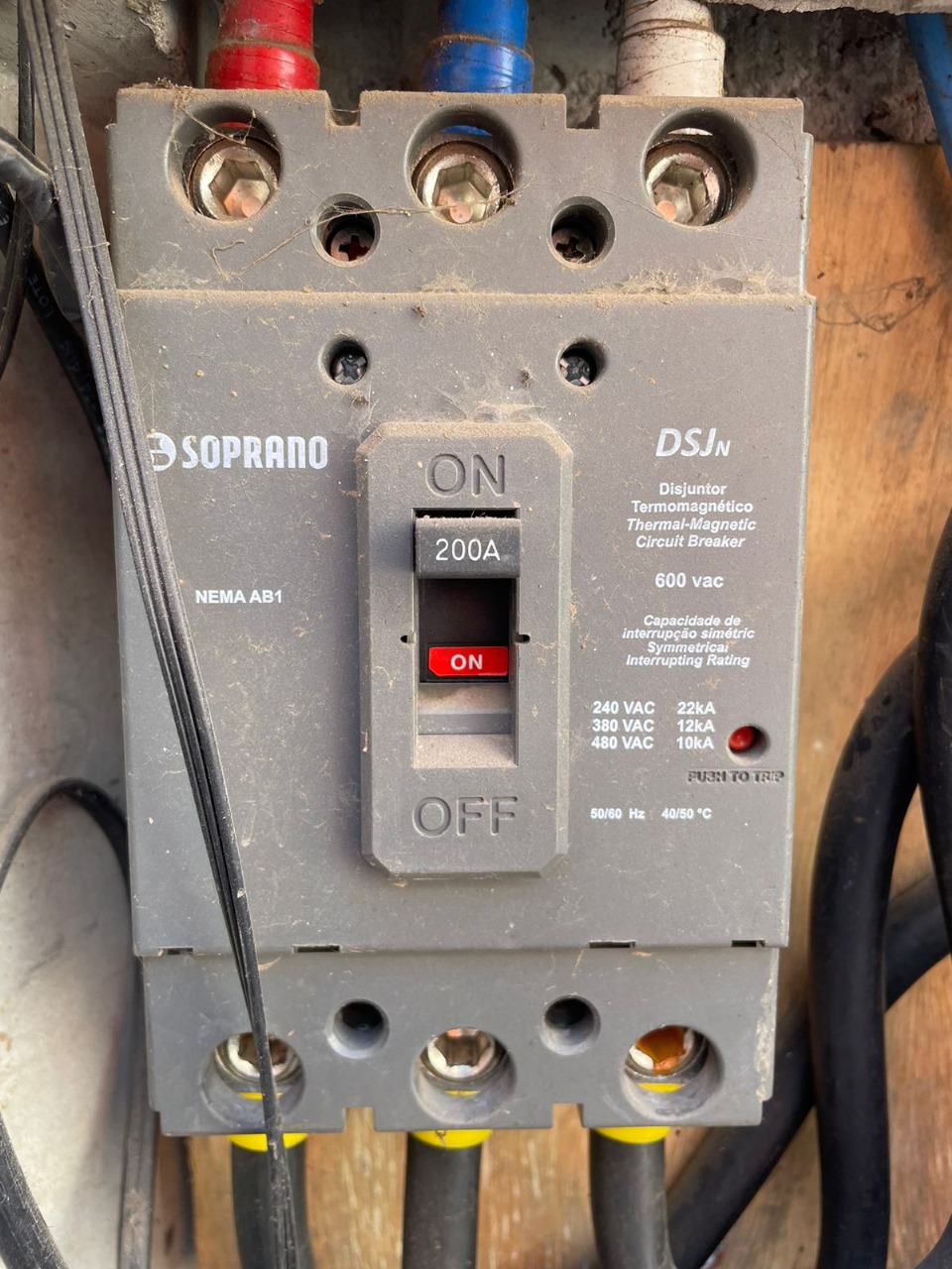 Reparo de disjuntor